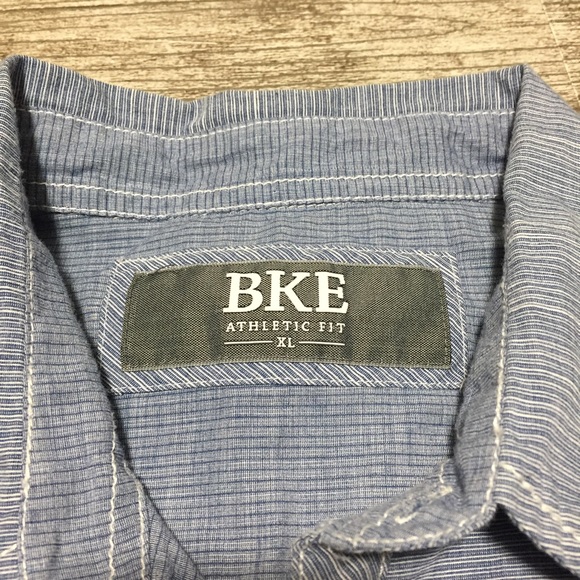 BKE Athletic Fit Button Up Shirt Men’s XL Blue Striped Lightweight Casual - Picture 8 of 8